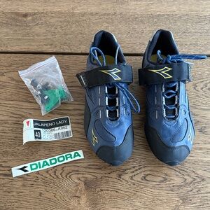 Diadora size 8.5 women’s clip in cycling shoe